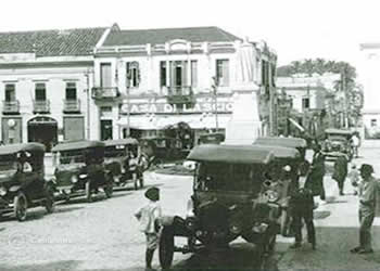 Largo da Catedral Metropolitana em 1920.